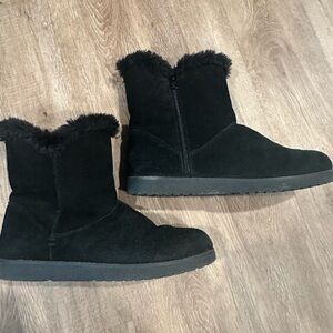 Women’s Sherpa lined boots size 9